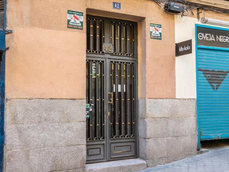 Apartamento A 2 Minutos De Lavapies, Madrid Apartment Luaran gambar