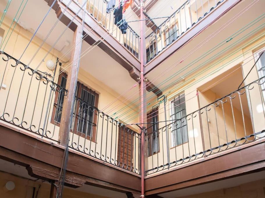 Apartamento A 2 Minutos De Lavapies, Madrid Apartment Luaran gambar